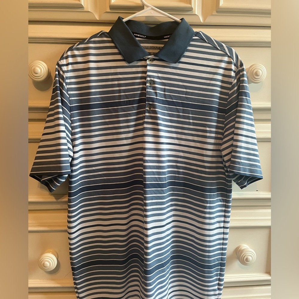 Men’s Medium Nike Golf Shirt